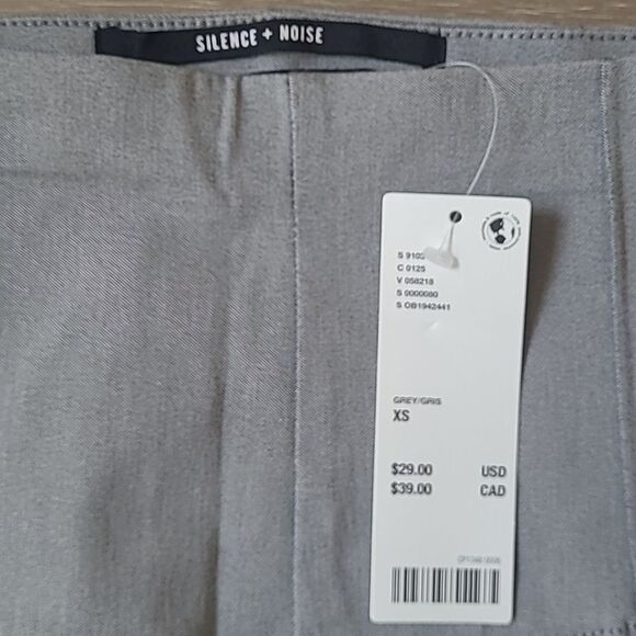 Urban Outfitters S&N Sabrina Short Grey Silence and noise Size XS NWT In Package - Picture 6 of 7